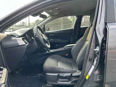 Used 2021 Toyota C-HR LE image 10