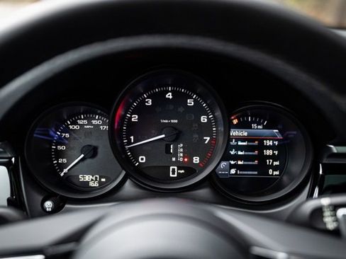 Used 2022 Porsche Macan S w/ Premium Package Plus image 33