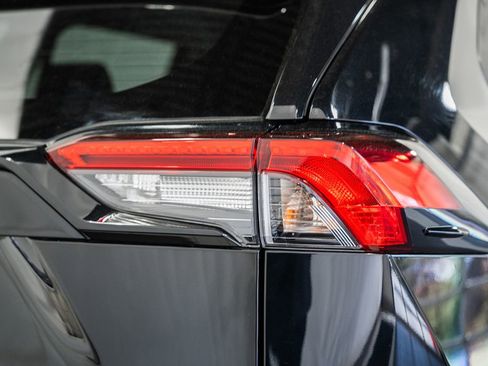 Used 2025 Toyota RAV4 XLE AWD/4WD image 6