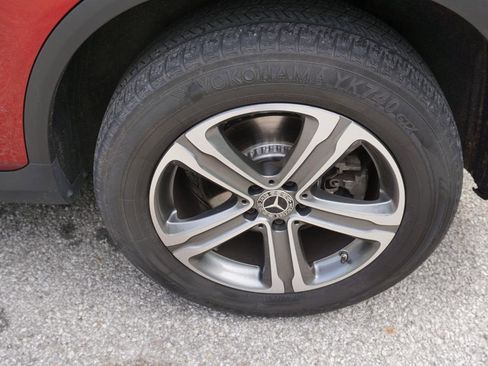 Used 2017 Mercedes-Benz GLC 300 4MATIC image 10