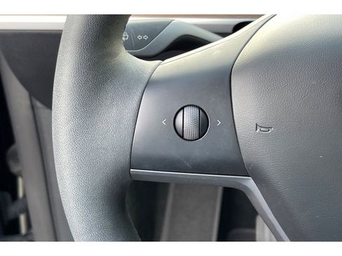 Used 2024 Tesla Model Y Standard Range image 34