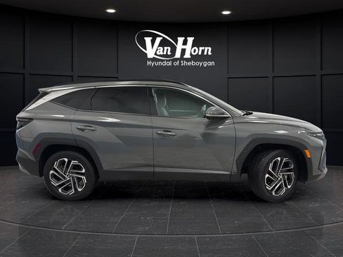 Used 2025 Hyundai Tucson Limited AWD/4WD image 8
