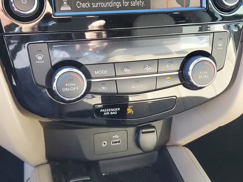 Used 2020 Nissan Rogue SL w/ Premium Package image 34