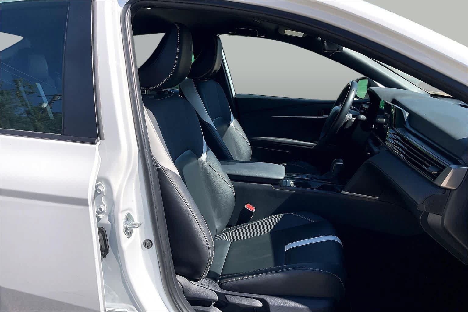 Used 2025 Toyota Camry SE FWD image 9