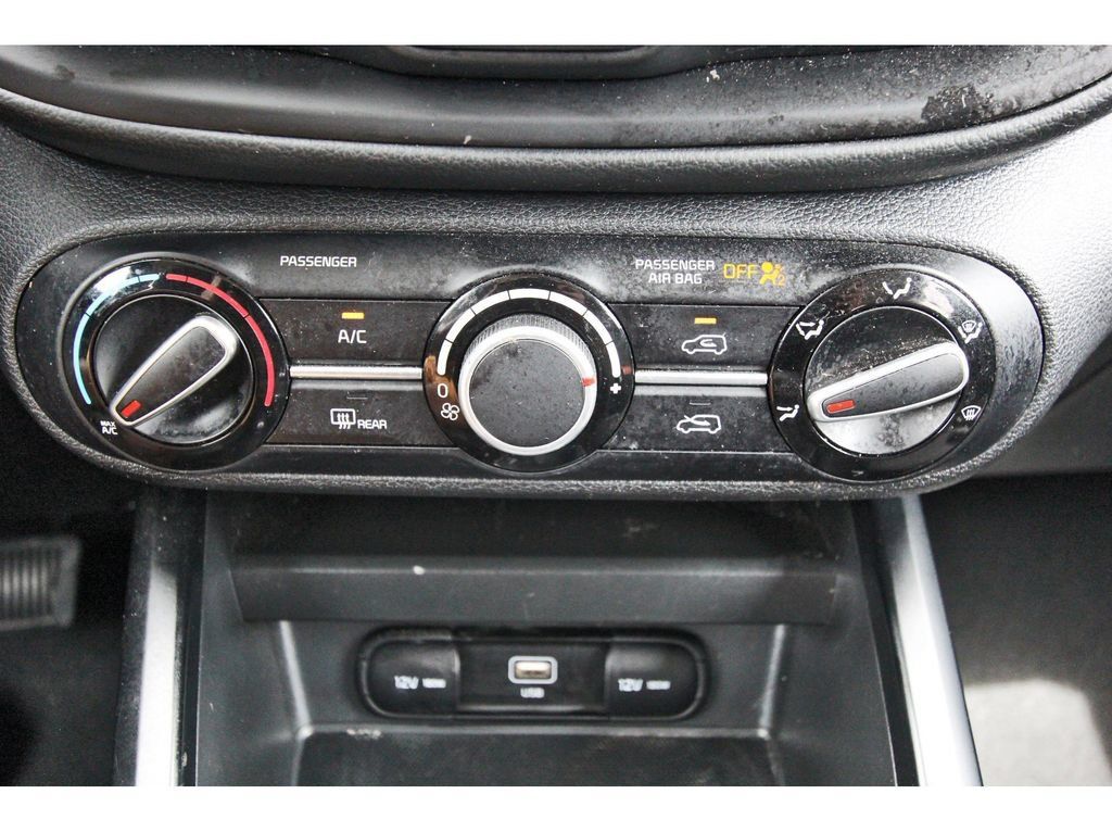 Used 2025 Kia Soul LX w/ LX Technology Package FWD image 27