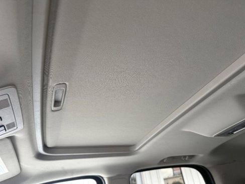 Used 2009 Cadillac Escalade w/ Ultra Luxury Collection image 25