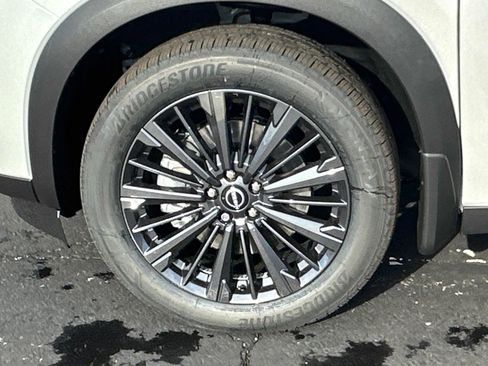 New 2026 Nissan Pathfinder SL w/ SL Premium Package (P04) AWD/4WD image 9