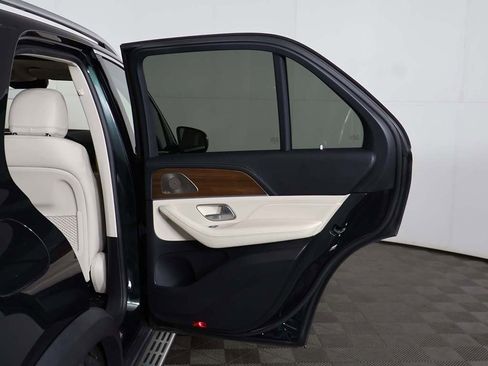 Used 2022 Mercedes-Benz GLE 450 4MATIC w/ Premium Package image 25