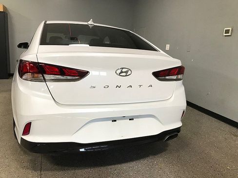 Used 2018 Hyundai Sonata SEL w/ Tech Package 02 FWD image 4