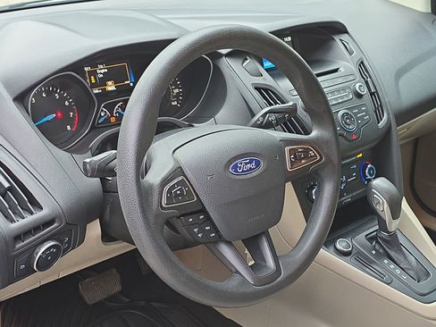 Used 2017 Ford Focus SE FWD image 13