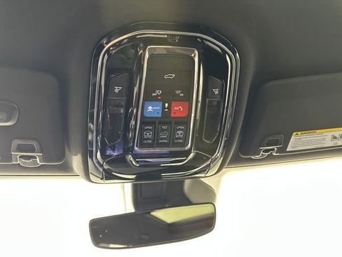 Used 2023 Jeep Grand Cherokee Overland AWD/4WD image 24