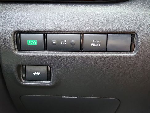 Used 2025 Nissan Sentra SR image 16