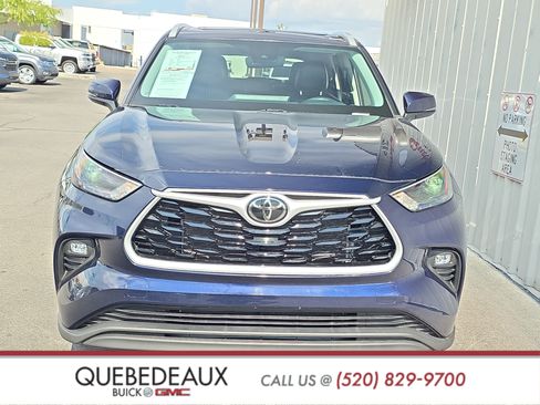Used 2023 Toyota Highlander XLE FWD image 2