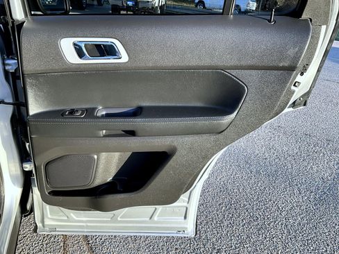Used 2013 Ford Explorer XLT AWD/4WD image 18