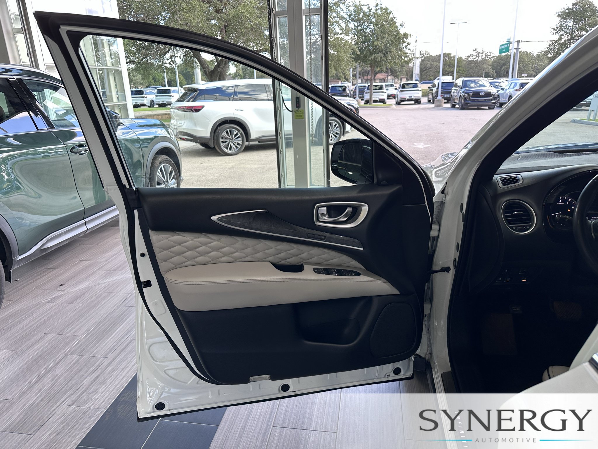 Used 2019 INFINITI QX60 Luxe w/ Limited Package FWD image 23
