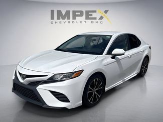 Used 2020 Toyota Camry SE FWD video 1