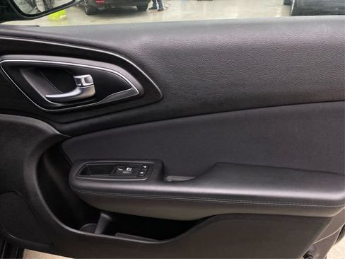 Used 2016 Chrysler 200 Limited w/ Convenience Group FWD image 26