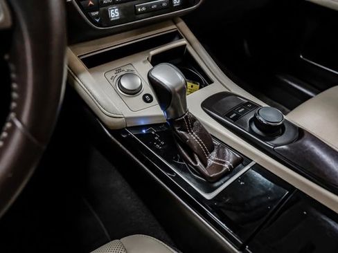 Used 2017 Lexus ES 350 w/ Accessory Package 2 FWD image 29