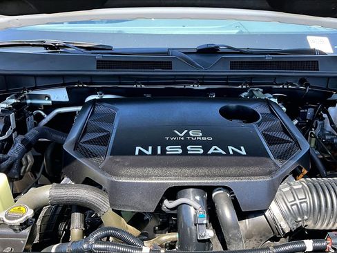 Certified 2025 Nissan Armada PRO-4X AWD/4WD image 32