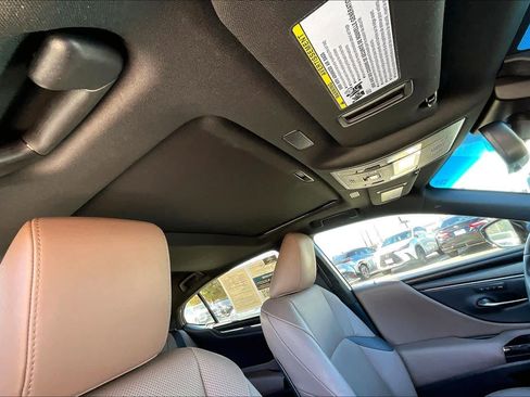 Used 2022 Lexus ES 250 w/ Premium Package image 11