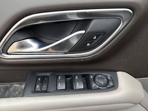 Used 2023 GMC Yukon SLT w/ SLT Premium Package AWD/4WD image 9