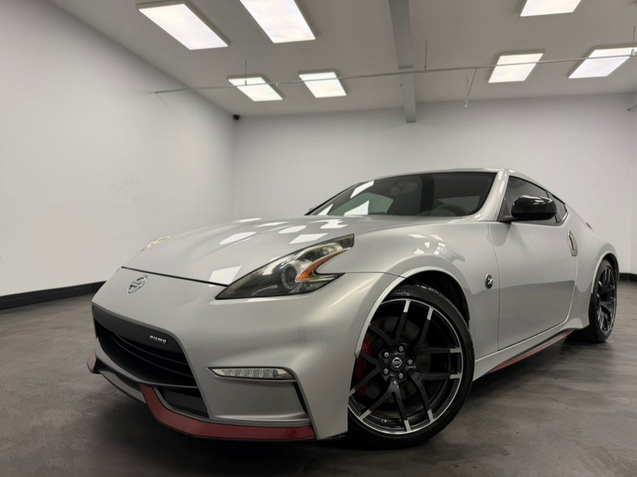Used 2018 Nissan 370Z NISMO RWD image 3