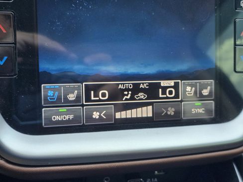 Used 2022 Subaru Outback Touring AWD/4WD image 21