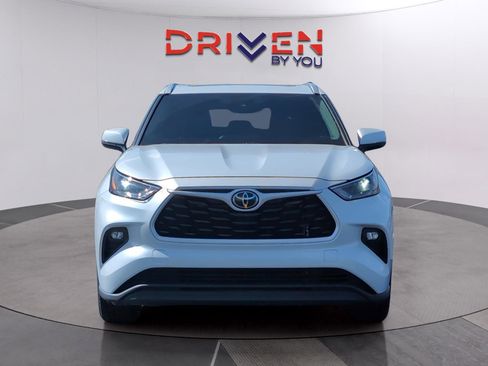 Used 2022 Toyota Highlander XLE image 5