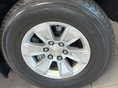 Used 2021 Chevrolet Silverado 1500 LT AWD/4WD image 11