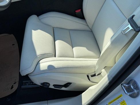 New 2026 Volvo XC60 B5 Ultra w/ Climate Package image 15