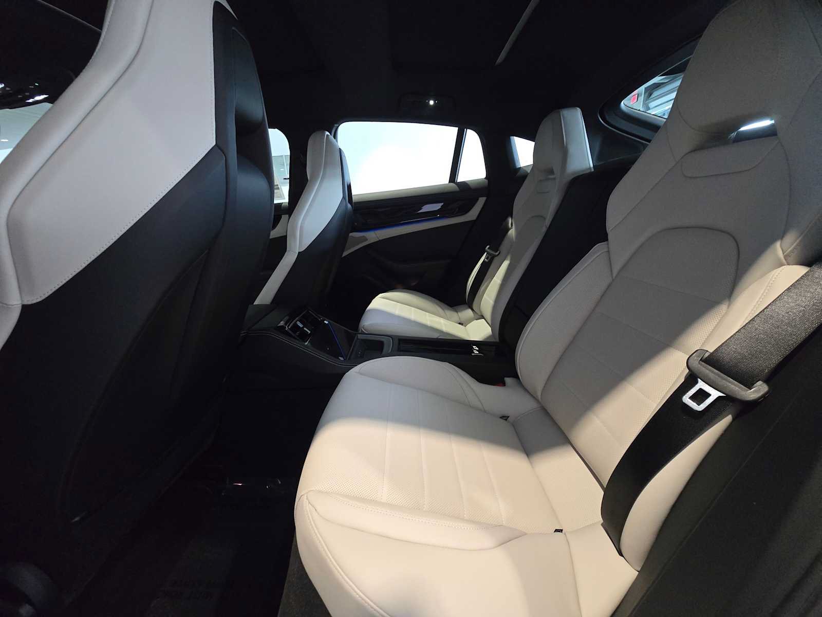 New 2026 Porsche Panamera 4 AWD/4WD image 17