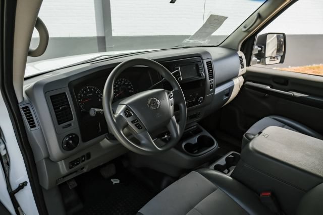 Used 2017 Nissan NV 3500 SL w/ Technology Package RWD image 4