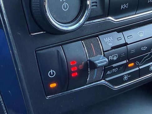 Used 2017 Ford Explorer XLT FWD image 17