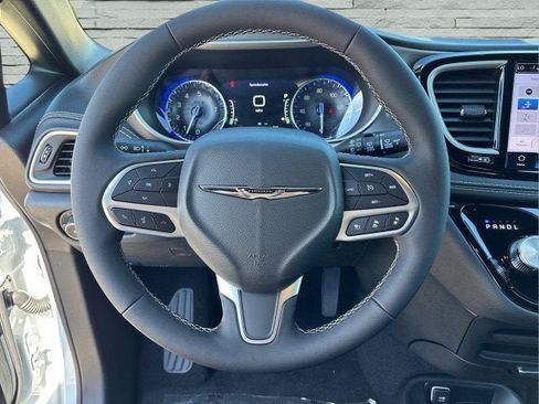 New 2025 Chrysler Pacifica Select image 12