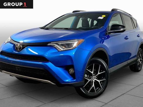 Used 2017 Toyota RAV4 SE image 1