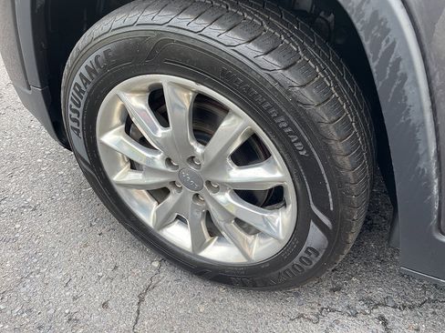 Used 2017 Jeep Cherokee Limited image 22