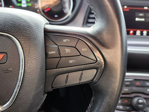 Used 2018 Dodge Challenger SXT image 30