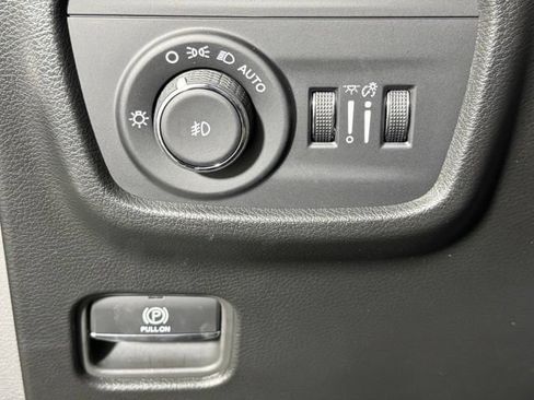 Used 2025 Jeep Grand Cherokee L Summit w/ Obsidian Package AWD/4WD image 32