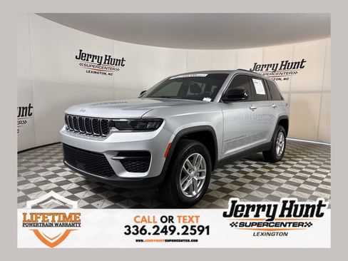 Used 2025 Jeep Grand Cherokee Laredo X RWD image 1