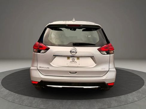 Used 2018 Nissan Rogue S image 5