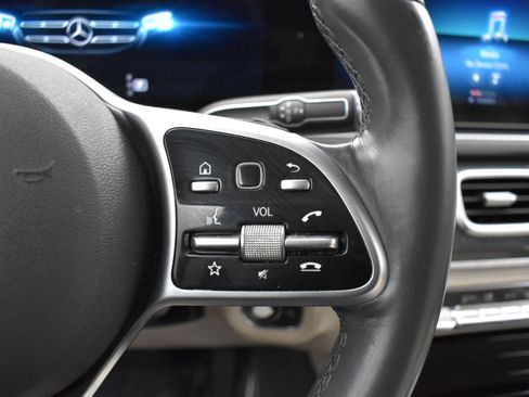 Used 2020 Mercedes-Benz GLE 450 4MATIC w/ MBUX Technology Package image 11
