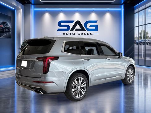 Used 2025 Cadillac XT6 Premium Luxury FWD image 4