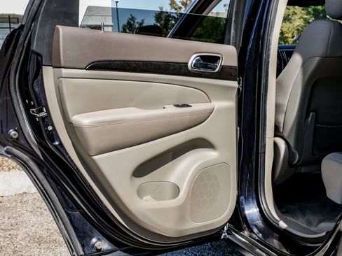 Used 2011 Jeep Grand Cherokee Laredo w/ Security & Convenience Group image 37