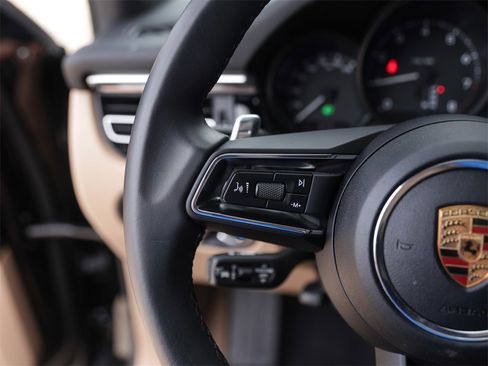 Certified 2025 Porsche Macan image 20