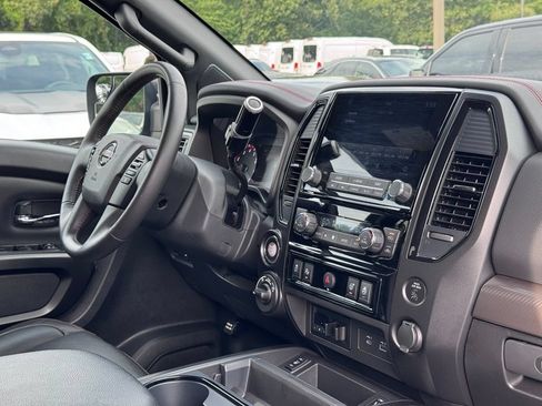 Used 2022 Nissan Titan PRO-4X w/ Pro-4x Convenience Package AWD/4WD image 5