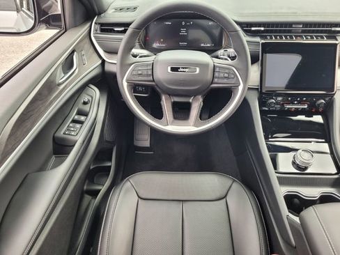 New 2025 Jeep Grand Cherokee Limited w/ Luxury Tech Group II RWD image 12