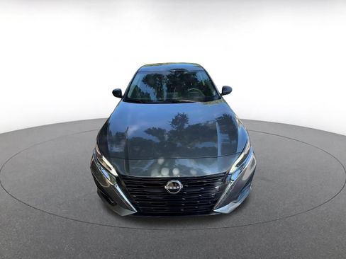 Used 2025 Nissan Altima 2.5 SV FWD image 4