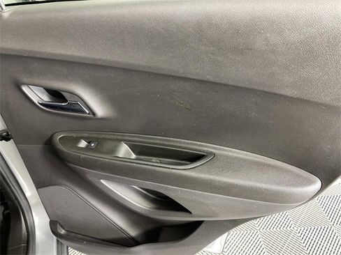 Used 2019 Chevrolet Trax LT w/ Redline Edition image 25