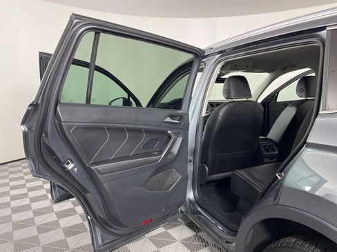 Used 2023 Volkswagen Tiguan SE image 39