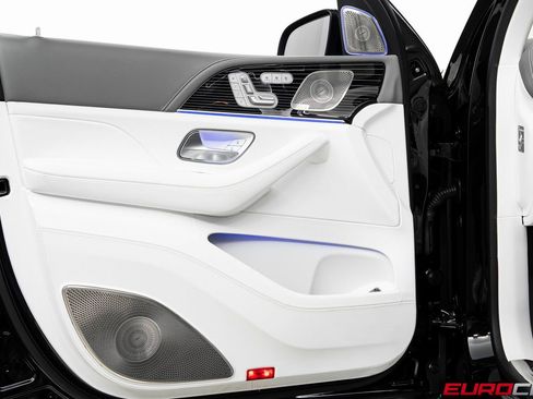 Used 2025 Mercedes-Benz Maybach GLS 600 4MATIC image 23